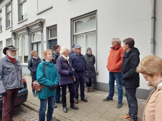 01. Gids Peter begint met zijn verhaal